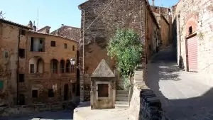 Campiglia Marittima: Via Vecchio Pretorio - LepoRello (Wikipedia)